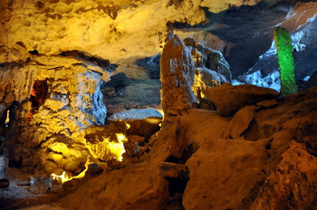 Mai Chau, Ninh Binh, Halong Bay 5 Day Tour photo 4